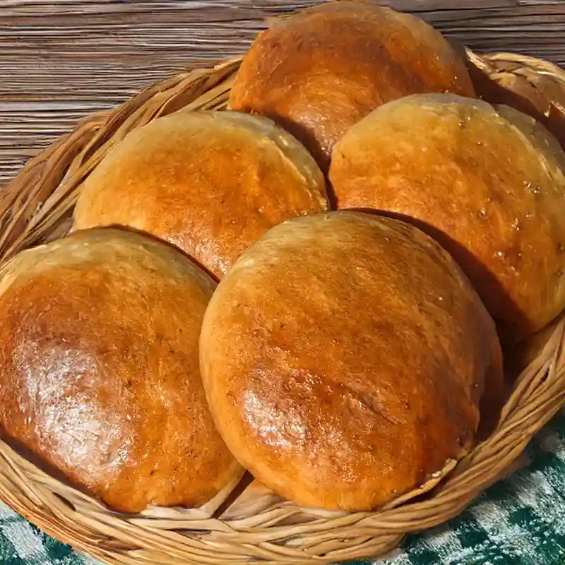 Canasta con delicioso pan de mujer de El Fuerte